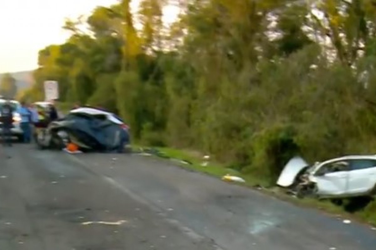 Batida entre carros deixa 6 mortos no RS
