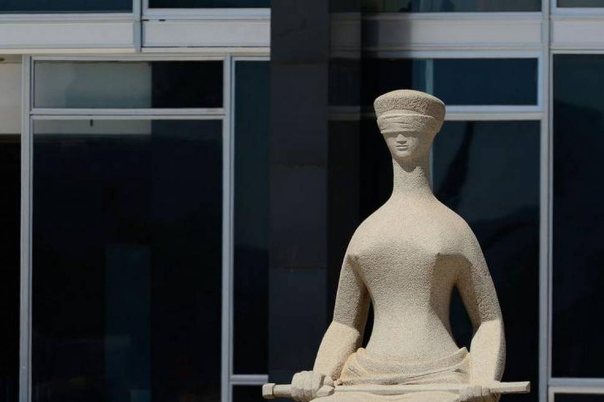 Ministros do STF devem definir hoje votação sobre anulação das condenações de Lula