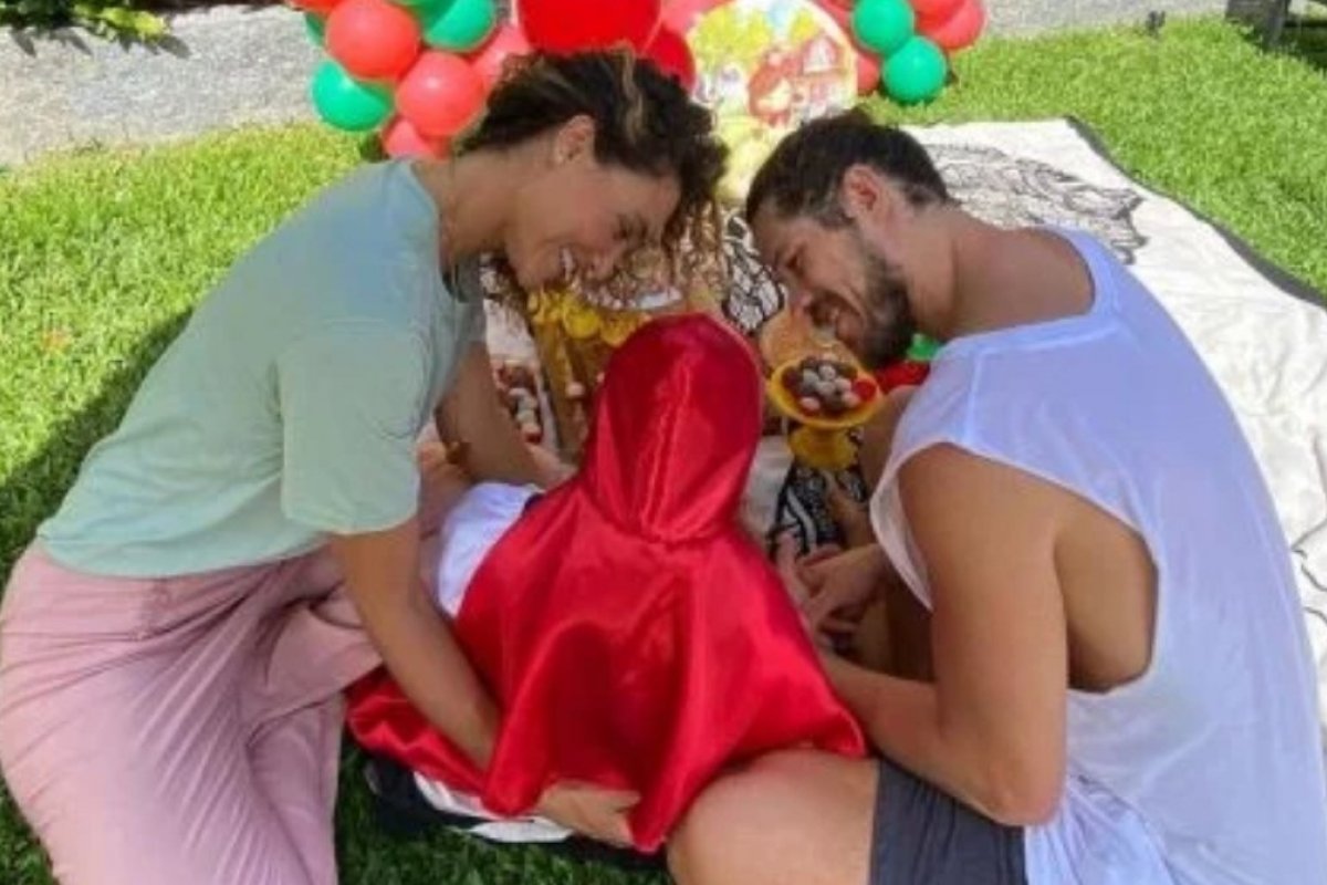 Civilizados! Débora Nascimento e José Loreto comemoram aniversário da filha juntos