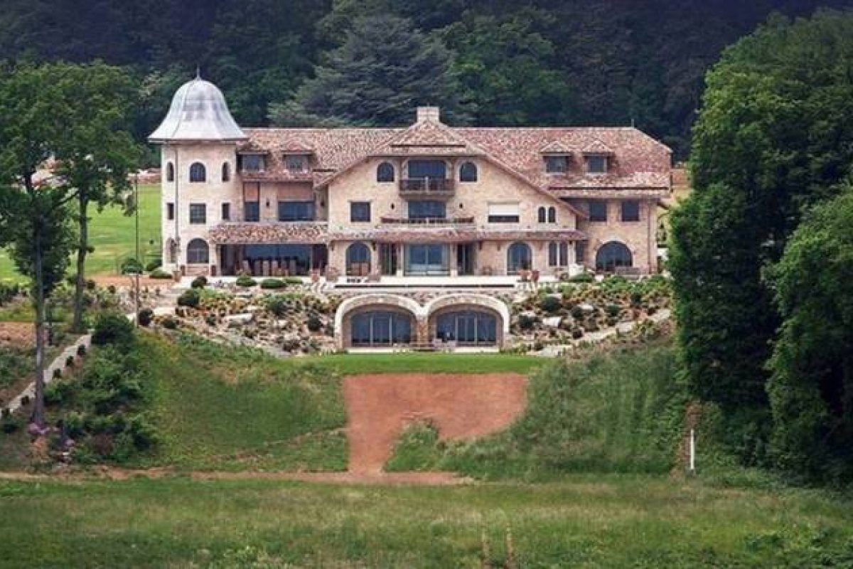 Família de Schumacher coloca mansão à venda por R$ 400 milhões