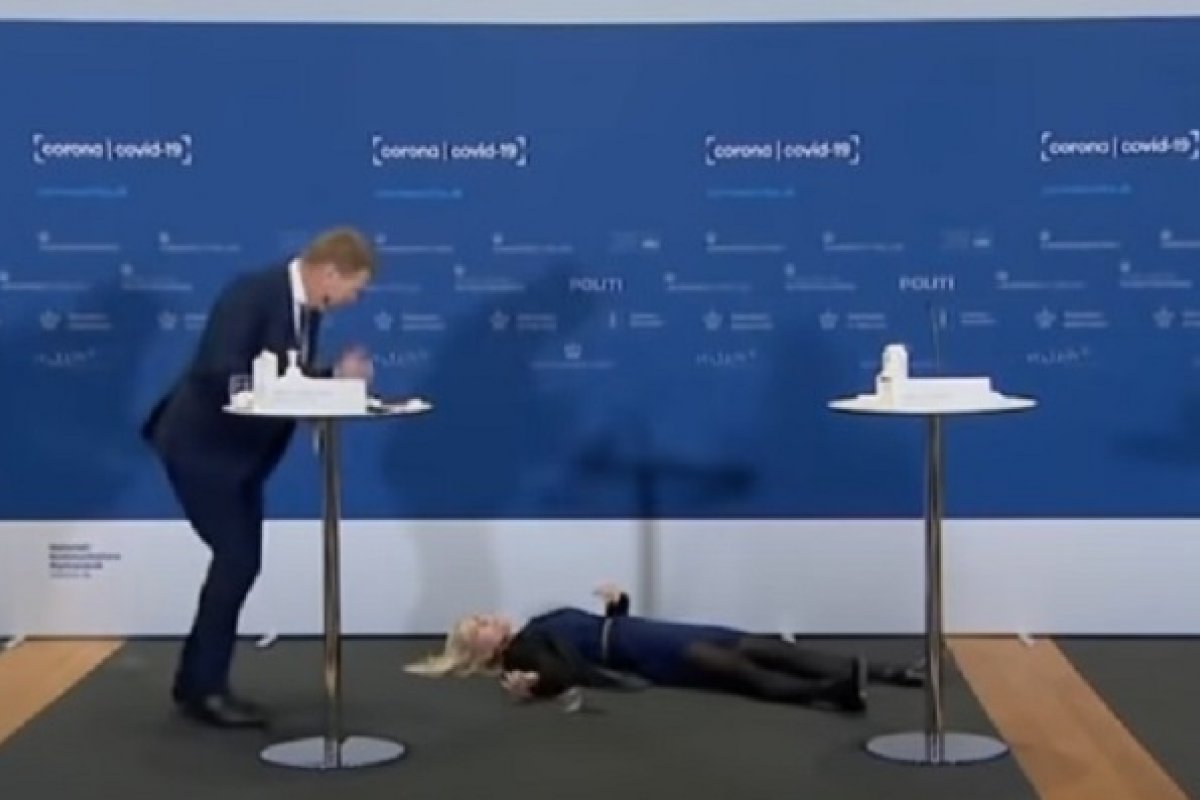 Vídeo: diretora de agência de medicamentos da Dinamarca desmaia durante conferência