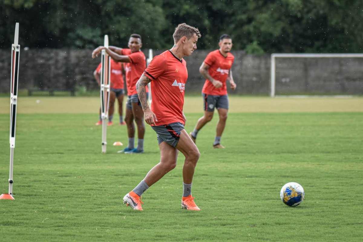 Vitória treina para encarar o Altos pela Copa do Nordeste