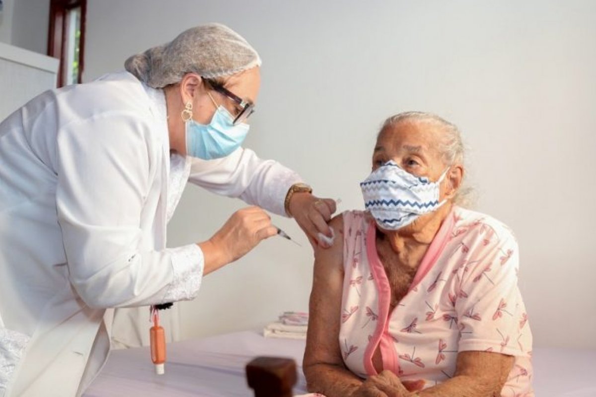 Bahia atinge marca de dois milhões de vacinados em primeira dose