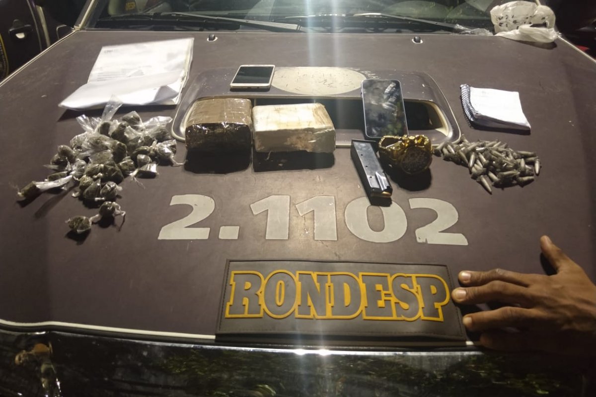 Dupla é presa com drogas em Brotas