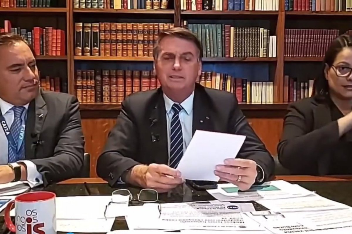 Vídeo: "Só Deus me tira da cadeira presidencial", diz Bolsonaro