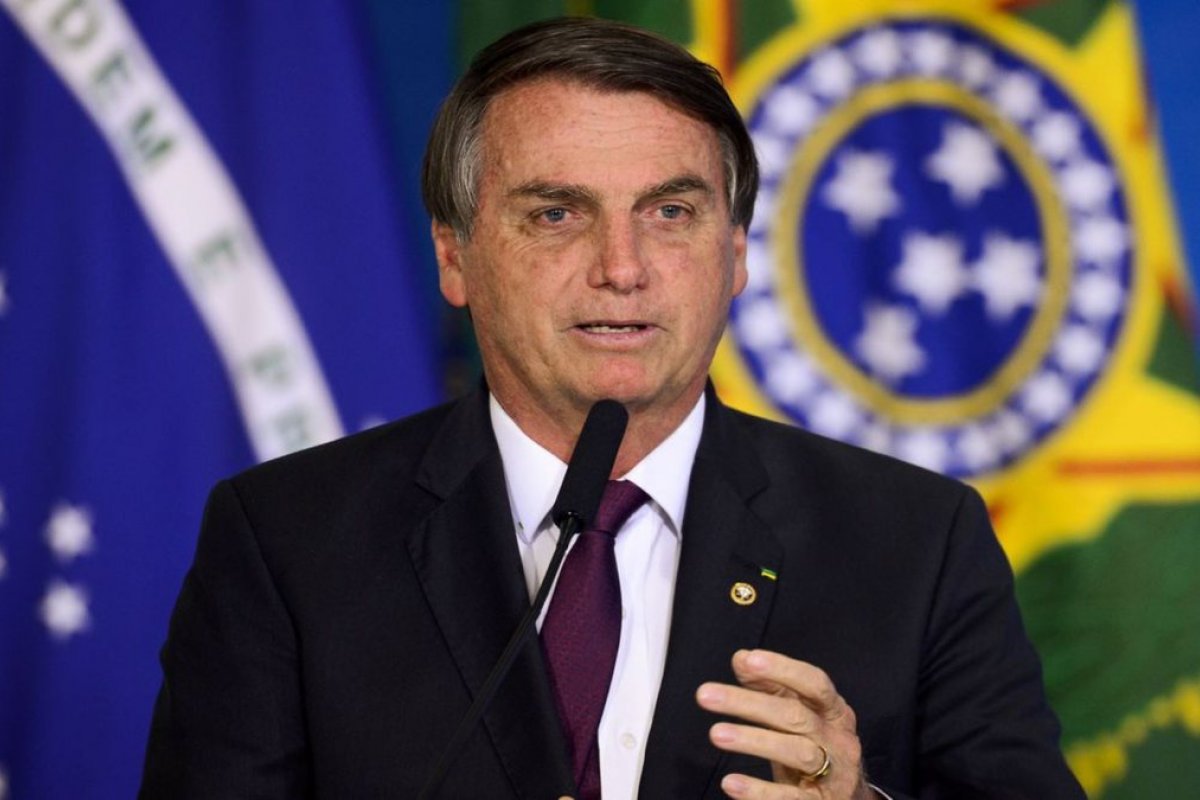 Bolsonaro sanciona lei que autoriza contratação efetiva em univerisidades por meio de concurso público