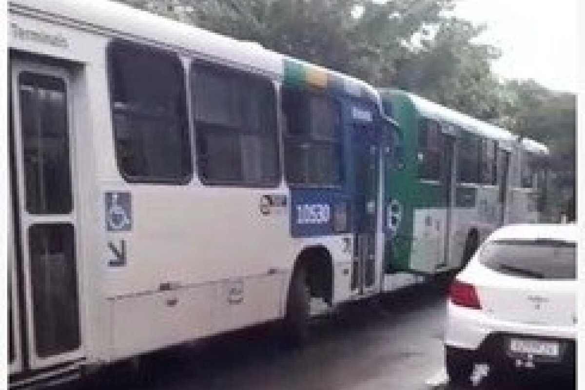 Vídeo: Rodoviários fazem paralisação na saída da Estação da Lapa