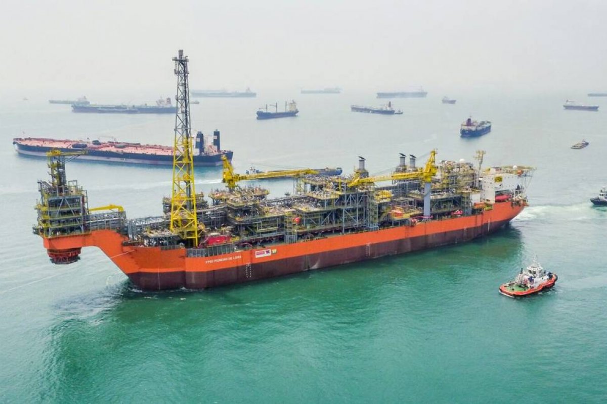 Consórcio comandado pela Petrobras devolve parte da área do megacampo de Libra para ANP