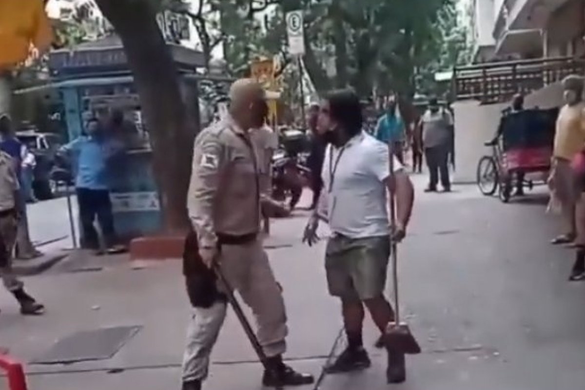 "Prefeito colocando sua guarda contra trabalhador", diz Carlos Bolsonaro após ação da polícia contra comerciante no Rio de Janeiro