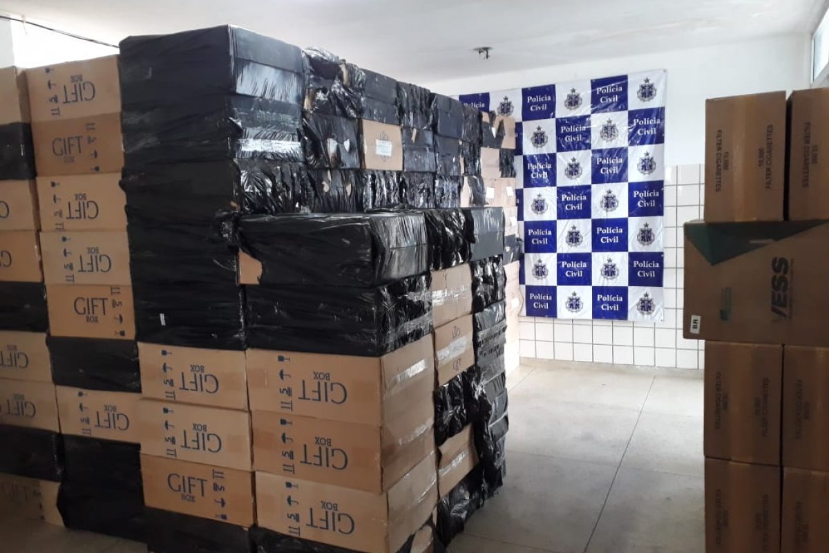 Polícia apreende 130 mil carteiras de cigarros falsificados em Teixeira de Freitas