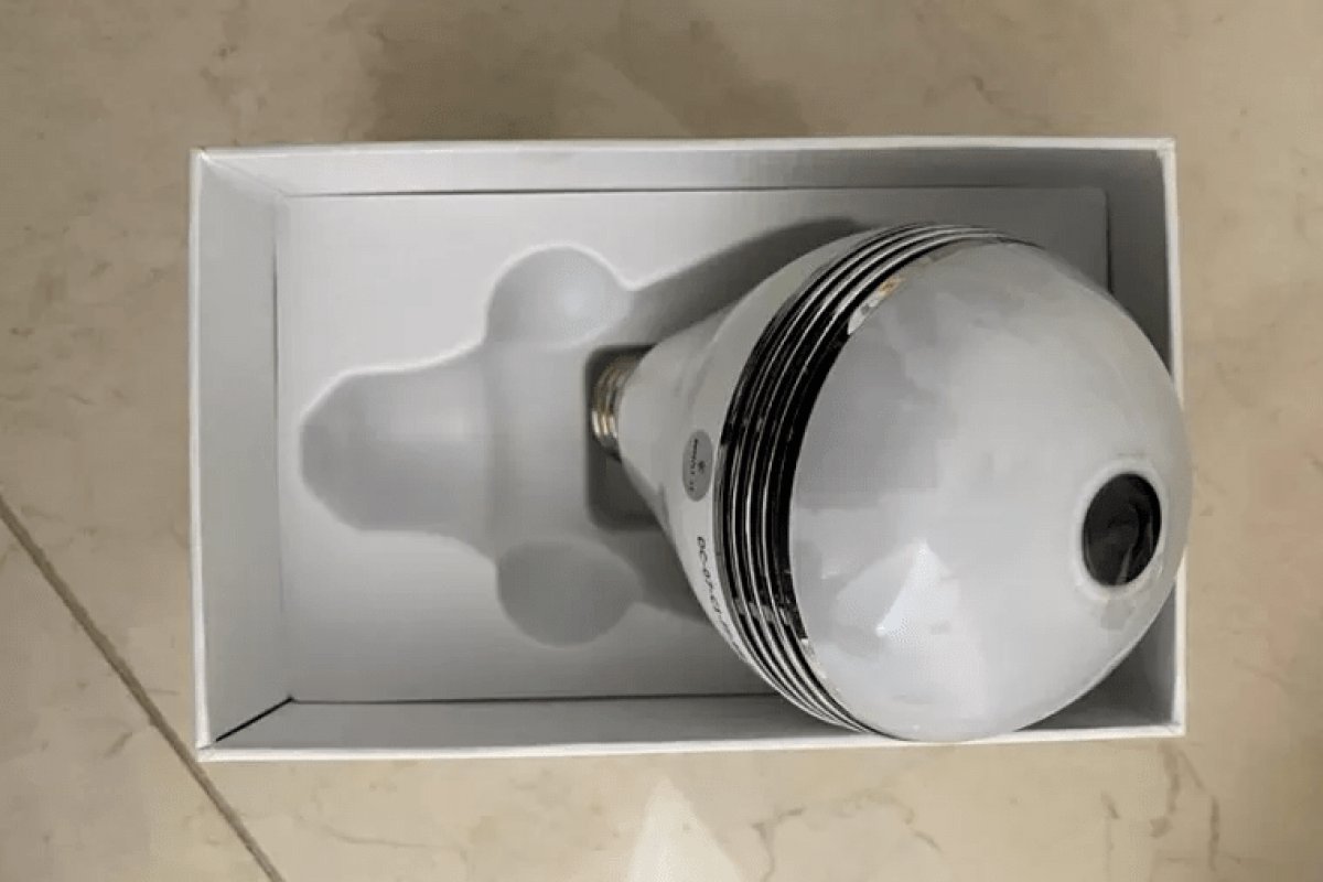 Polícia encontra câmera dentro de caixa em apartamento de Jairinho