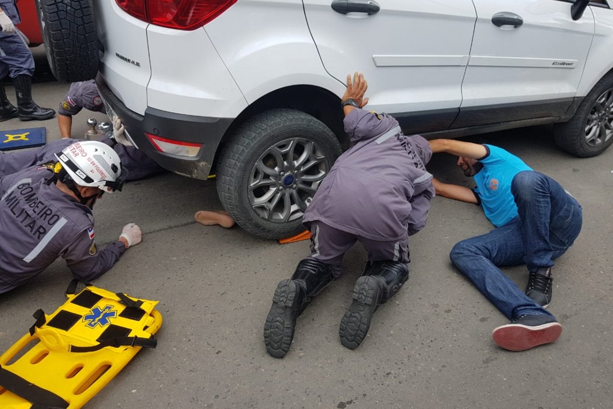 Homem assalta posto de combustível e sofre acidente durante tentativa de fuga