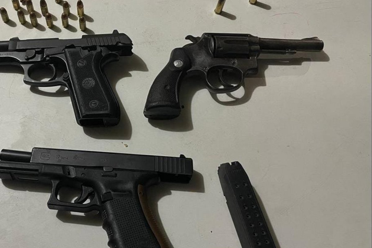 Polícia intercepta grupo de criminosos que portavam pistolas e revólver em Camaçari