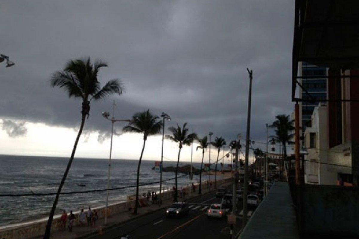 Céu nublado e chuvas fracas são aguardadas para o fim de semana em Salvador