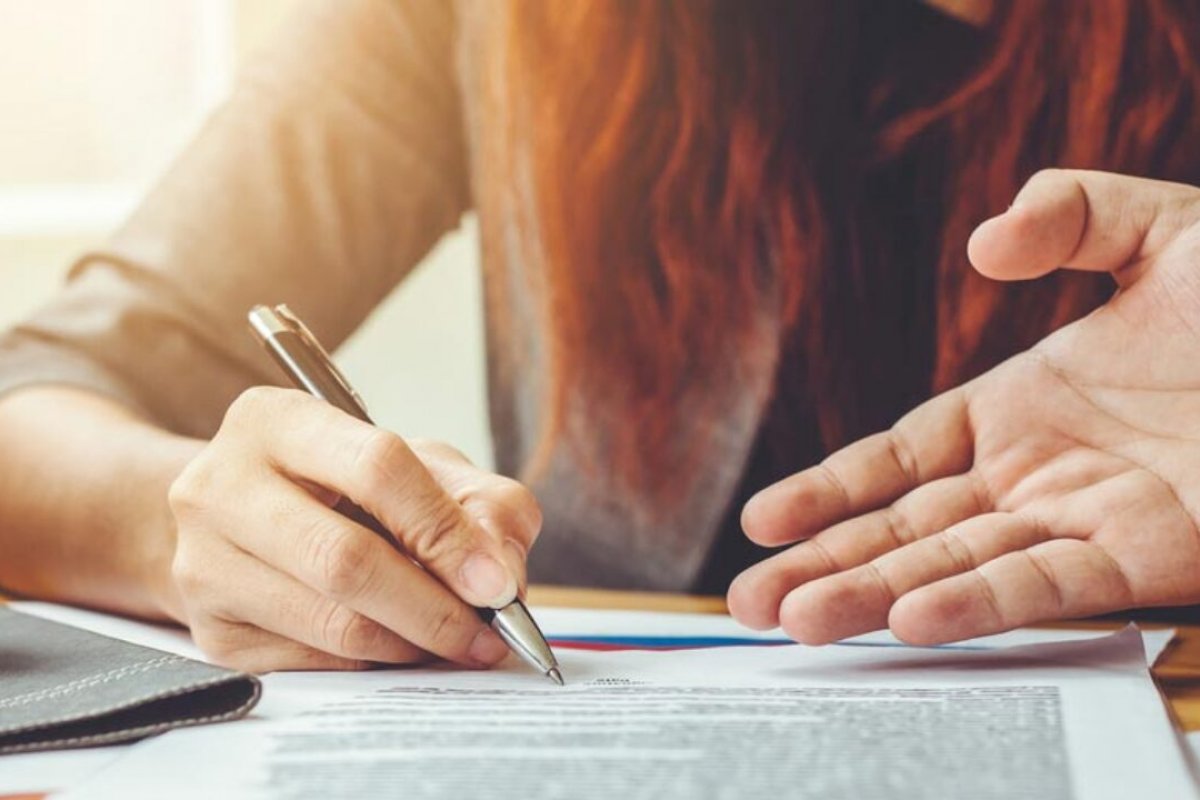 Mulher pede a retirada do sobrenome do marido no registro civil mesmo casada