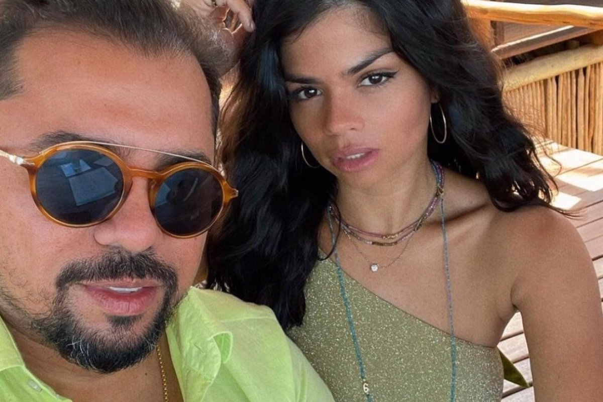 Xand Avião passa o final de semana em Trancoso com a esposa!