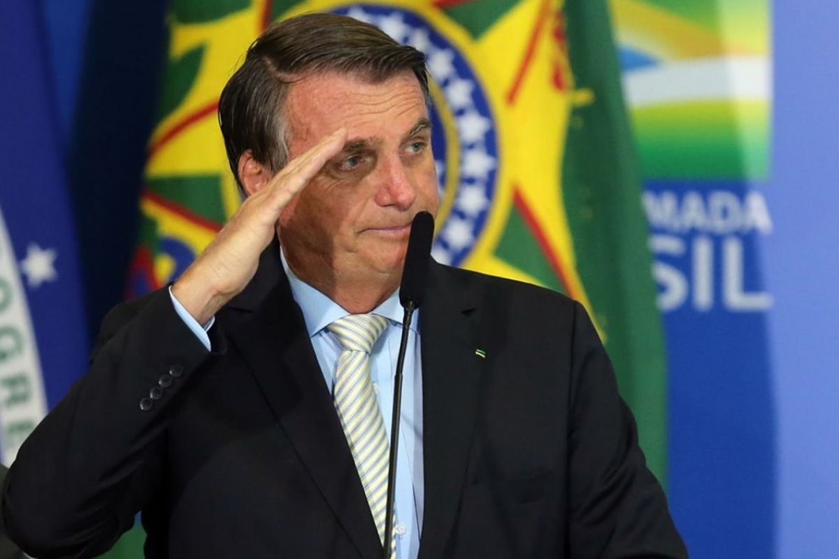 Bolsonaro sanciona lei do teste de paternidade em parentes de suposto pai