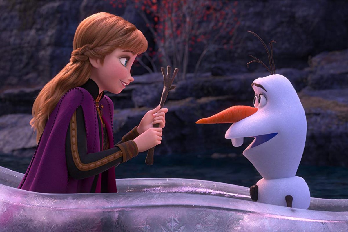 Atriz de Frozen revela porque segundo filme levou 6 anos para chegar aos cinemas