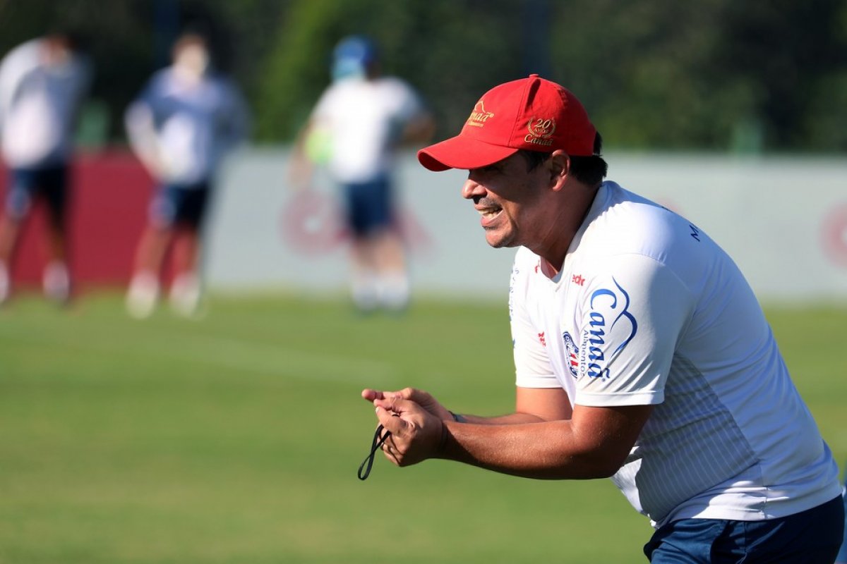 Bahia faz último treino em Salvador antes de viagem ao Uruguai