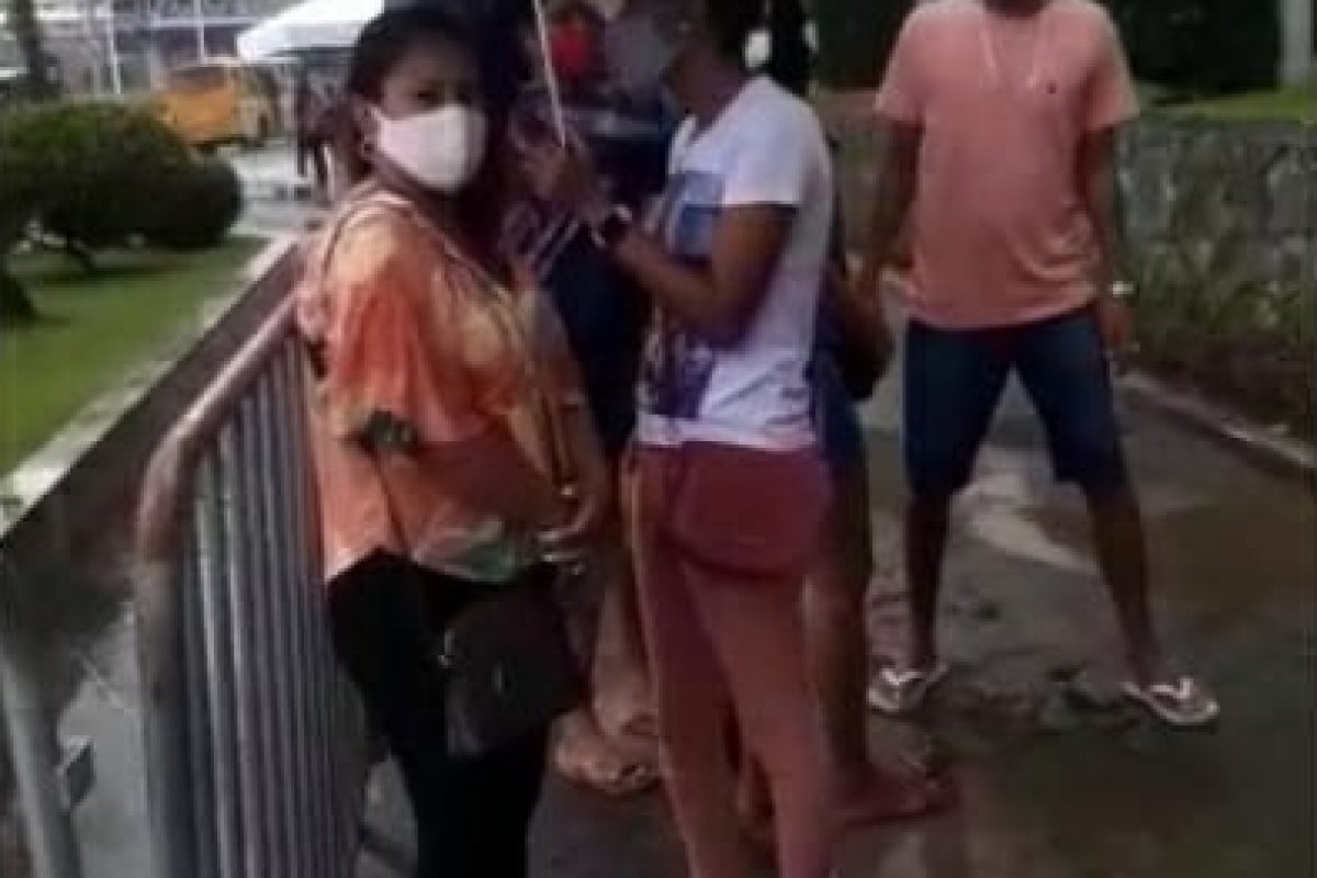 Caixa Economica negligencia atendimento e distribui duas senhas