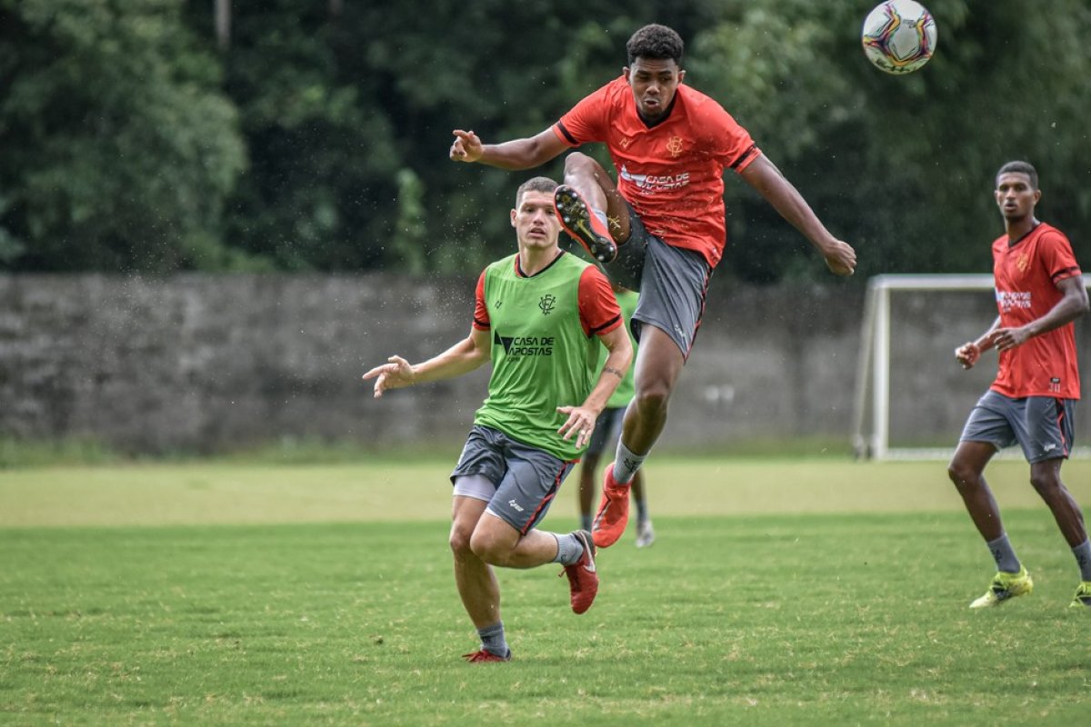 Reapresentação do Vitória conta com presença de Vico