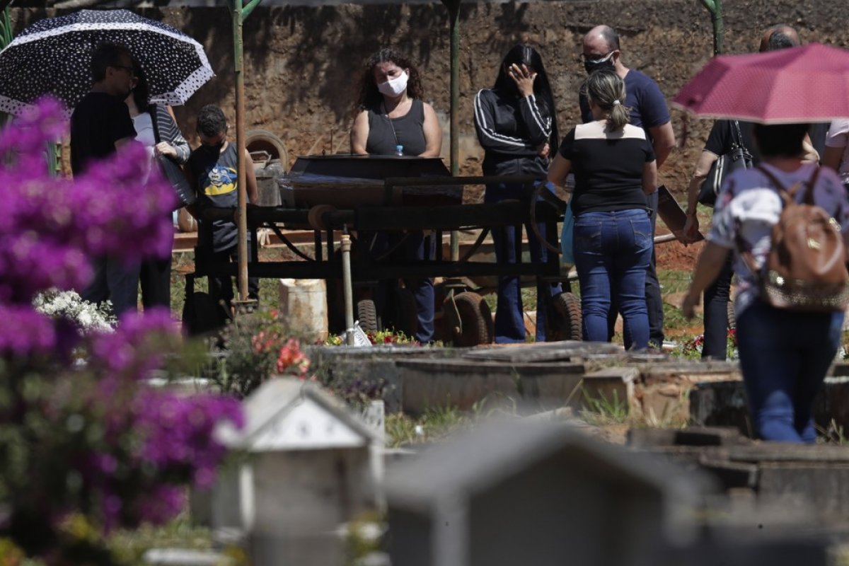 Brasil é o país das Américas com mais mortes por Covid-19 por milhão de habitantes