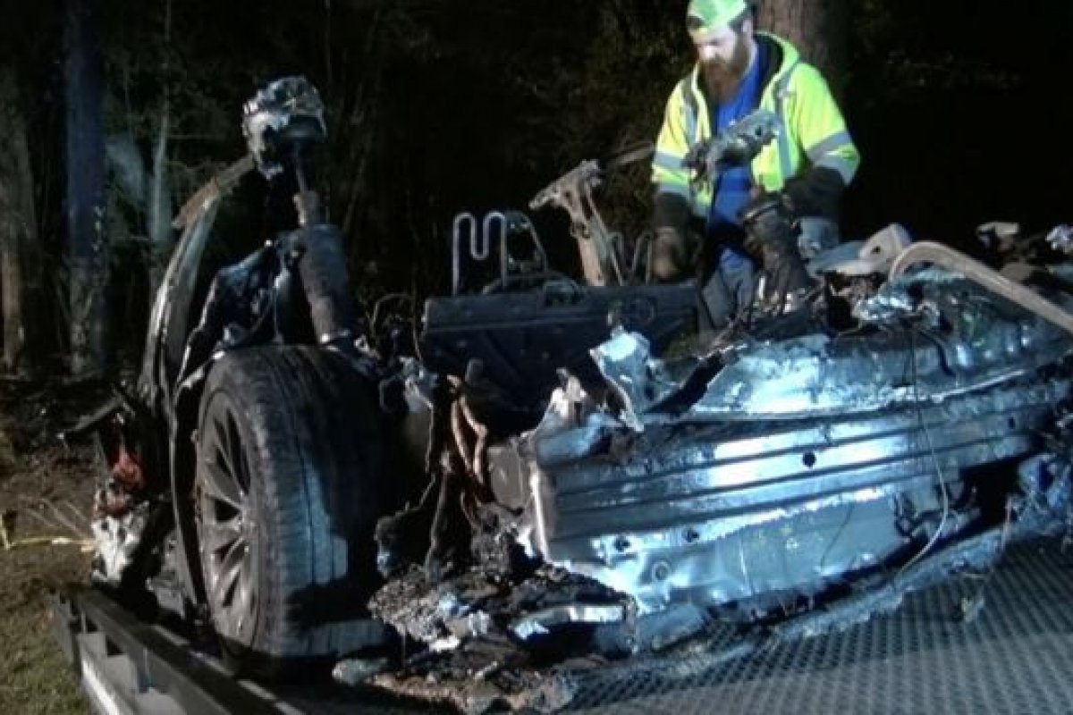 Acidente com carro da Tesla, modelo S 2019, mata 2 pessoas nos EUA