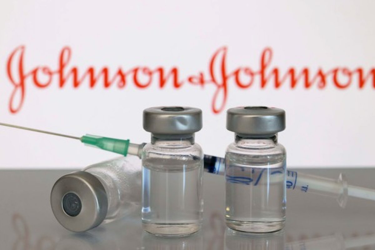 Covid-19: EUA interrompem produção da vacina da Johnson em fábrica que desperdiçou doses