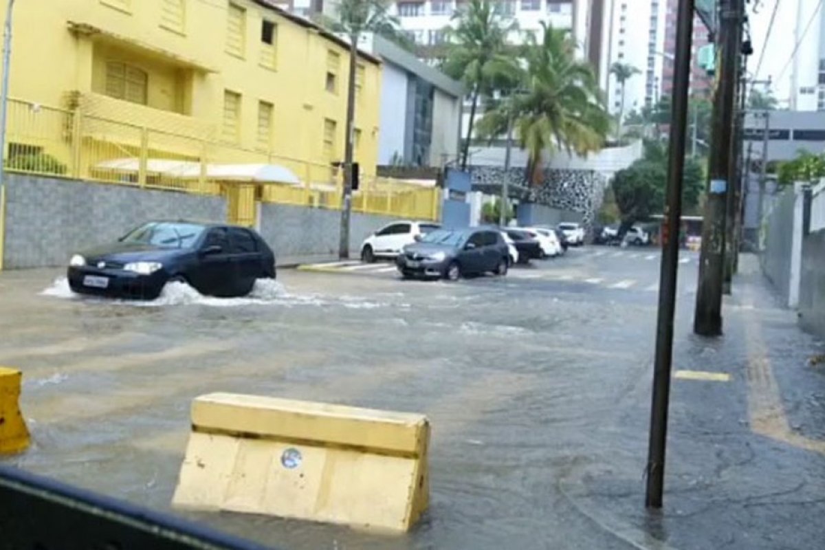 Pituba tem maior acumulado de chuva durante a madrugada desta terça-feira (20)