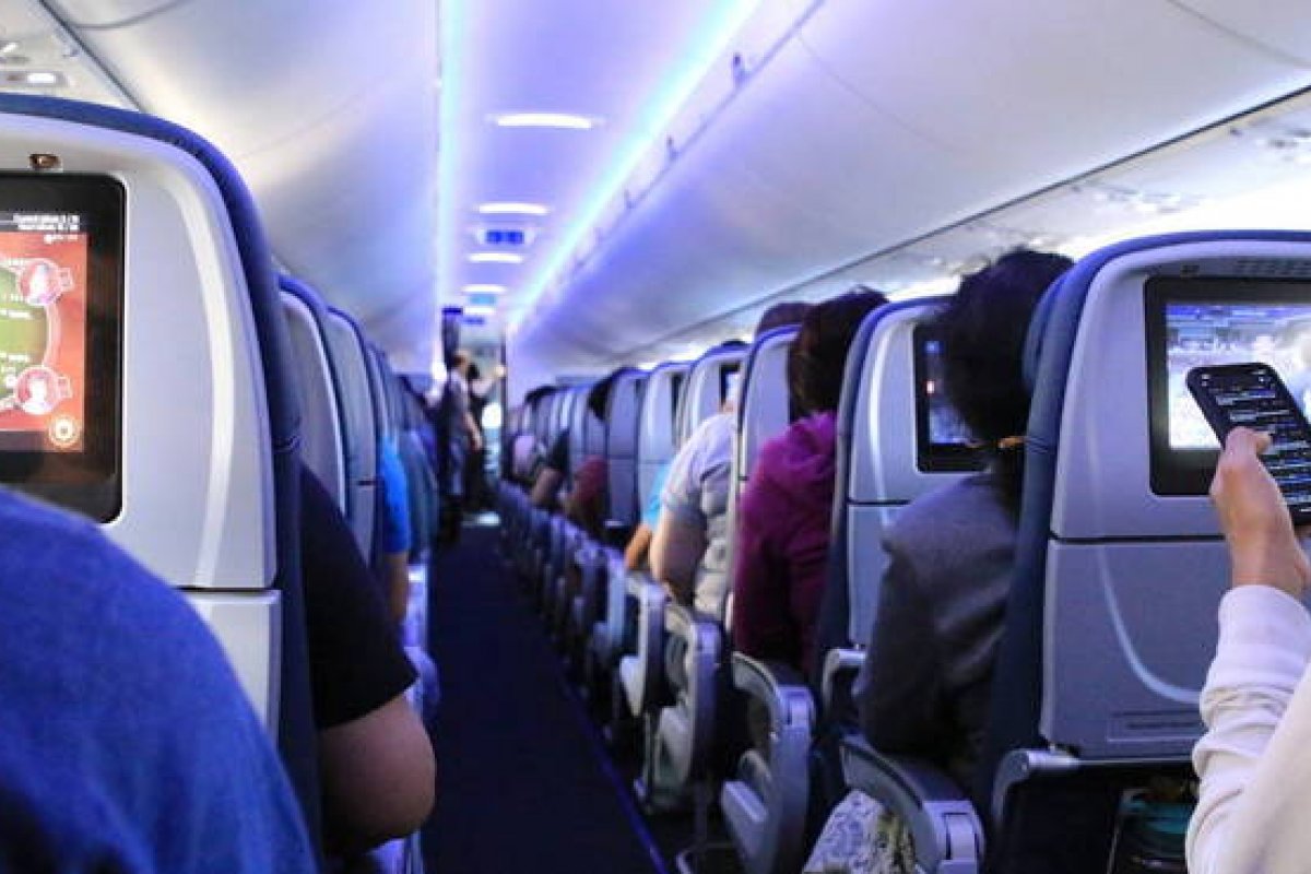 Mais de 50 pessoas testam positivo para Covid-19 após desembarcarem de avião em Hong Kong