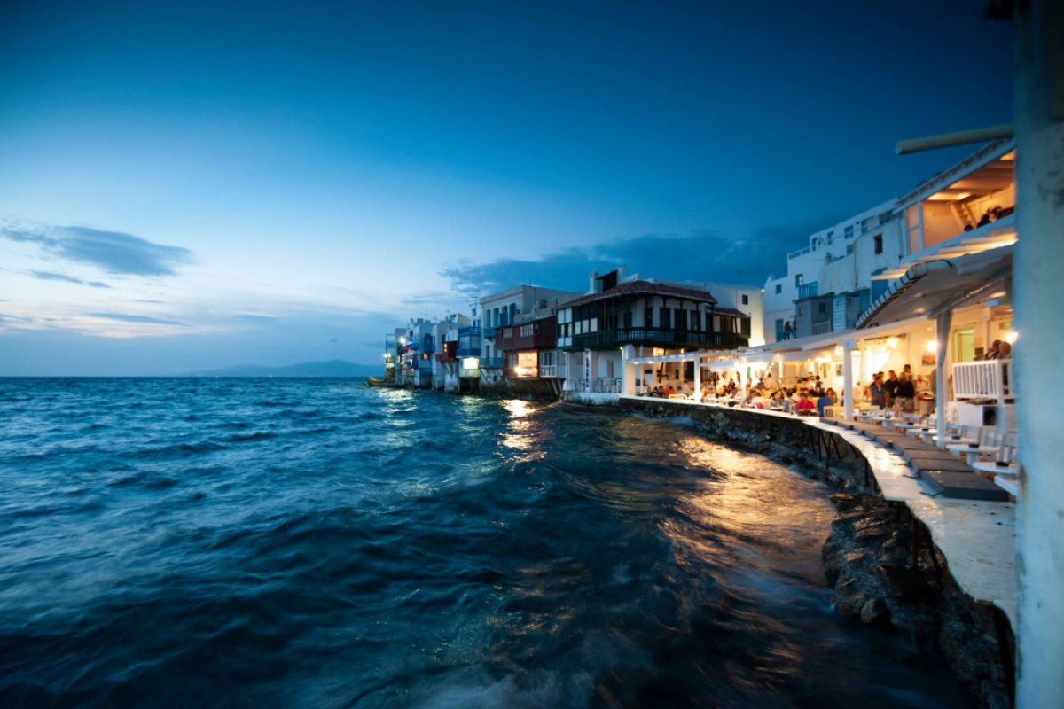 Após suspensão, Grécia libera entrada de turistas vacinados contra a covid-19