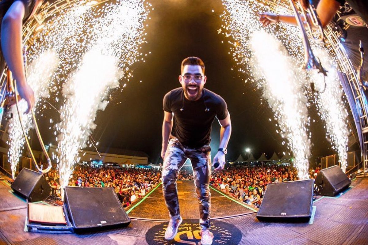 Famosos lamentam a morte do cantor nas redes sociais