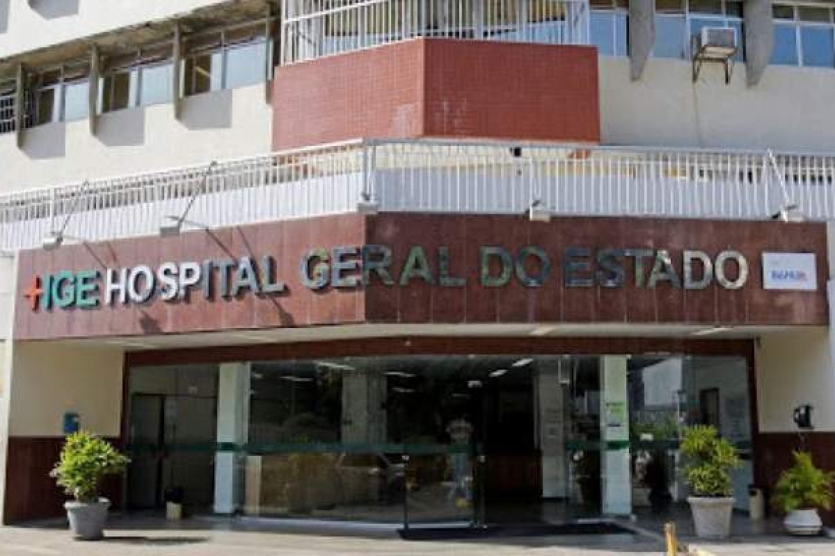 Jovem é atingida por pelo menos três tiros e levada para o HGE