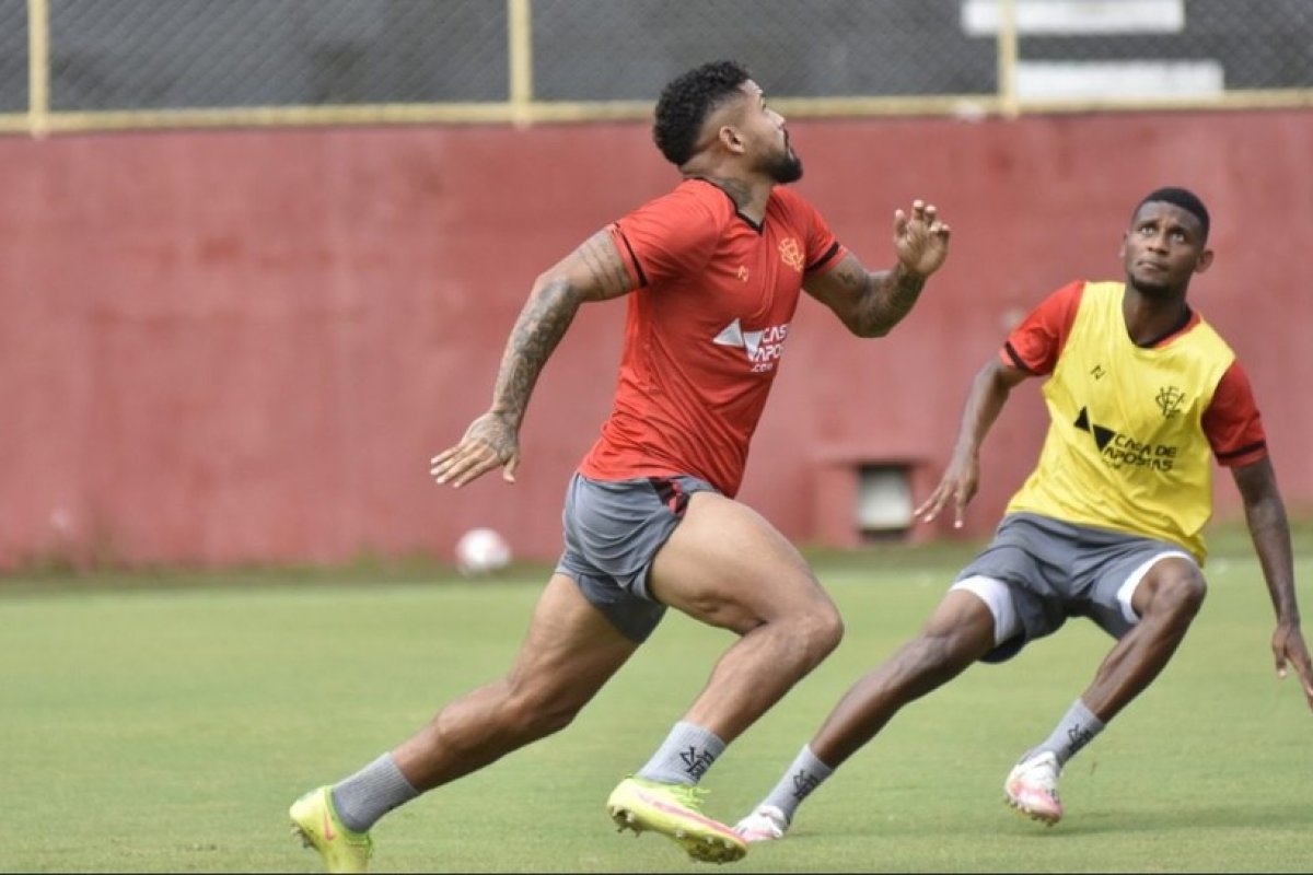 Com intenção de se aproximar do G-4, Vitória encara líder Juazeirense no Baianão