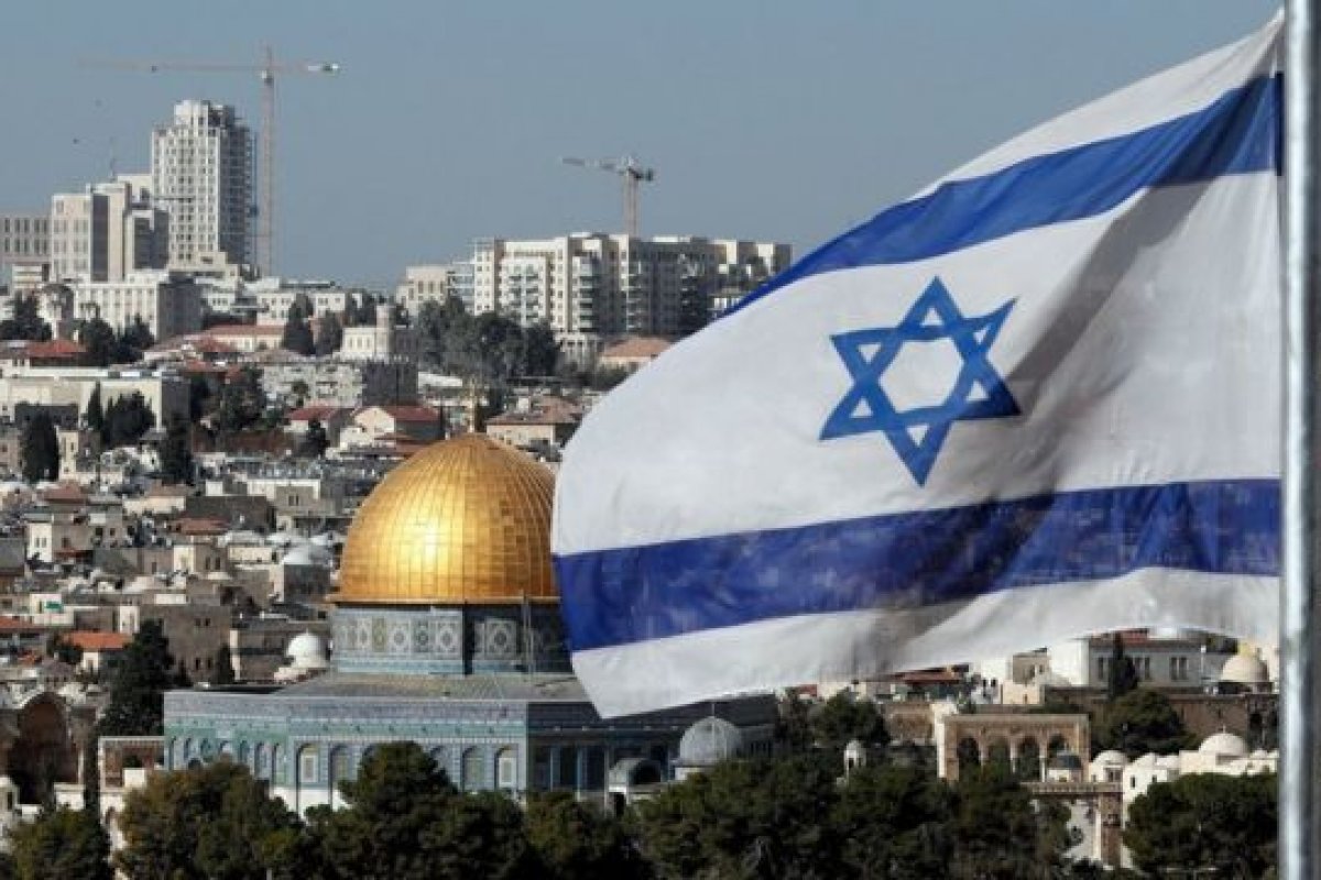 Israel bombardeia posições sírias após lançamento de míssil