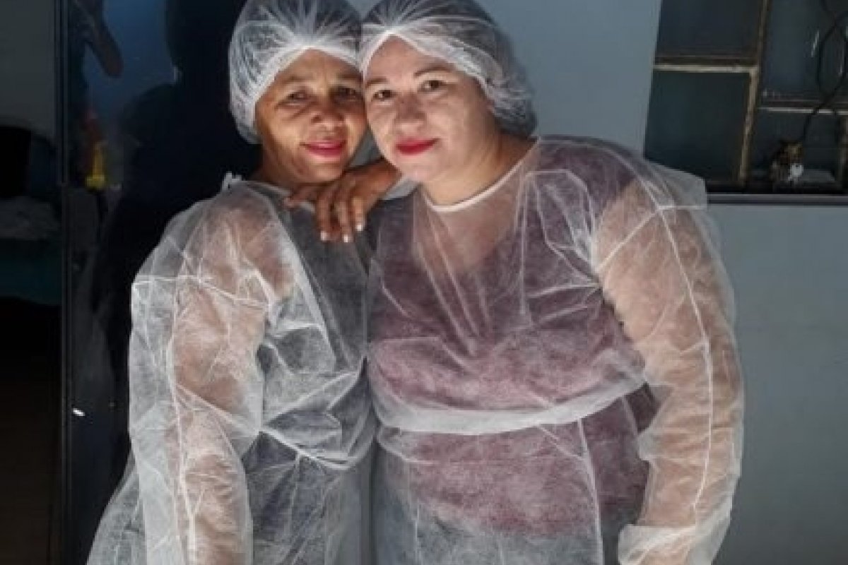 Três mães desempregadas garantem o sustento da família "catando" piolhos