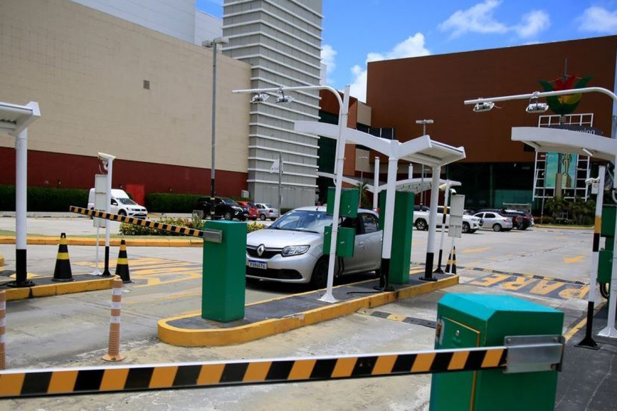 Shoppings de Salvador cobram aluguel de lojas durante tempo que ficaram fechadas