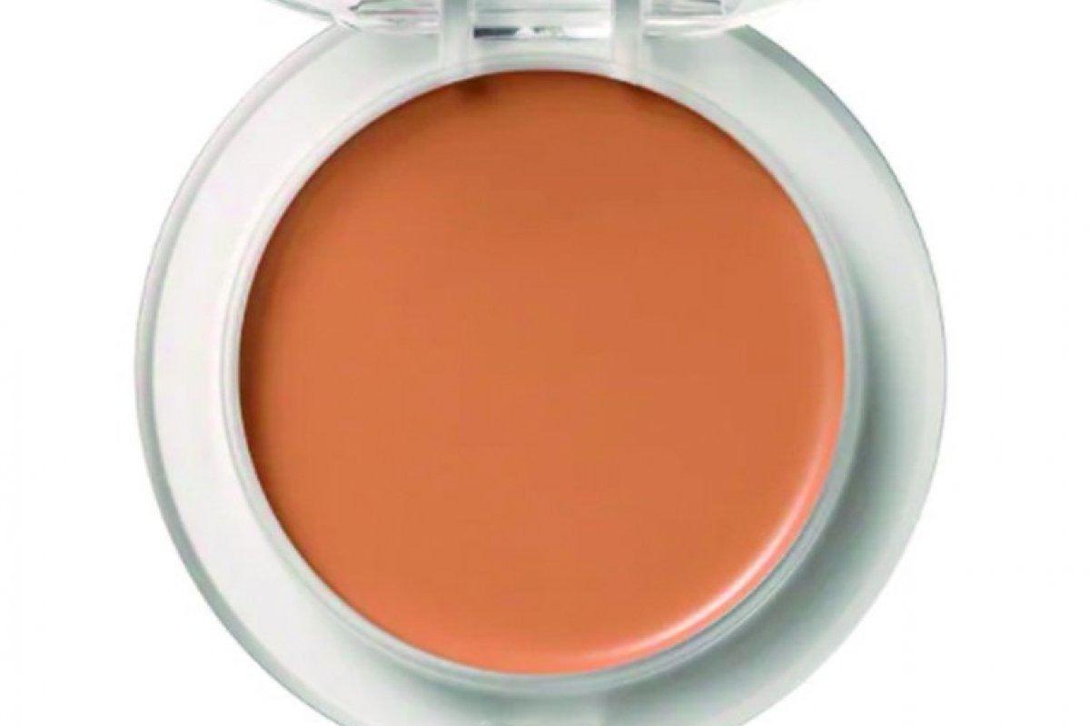 KVD Beauty lança base mate para peles secas