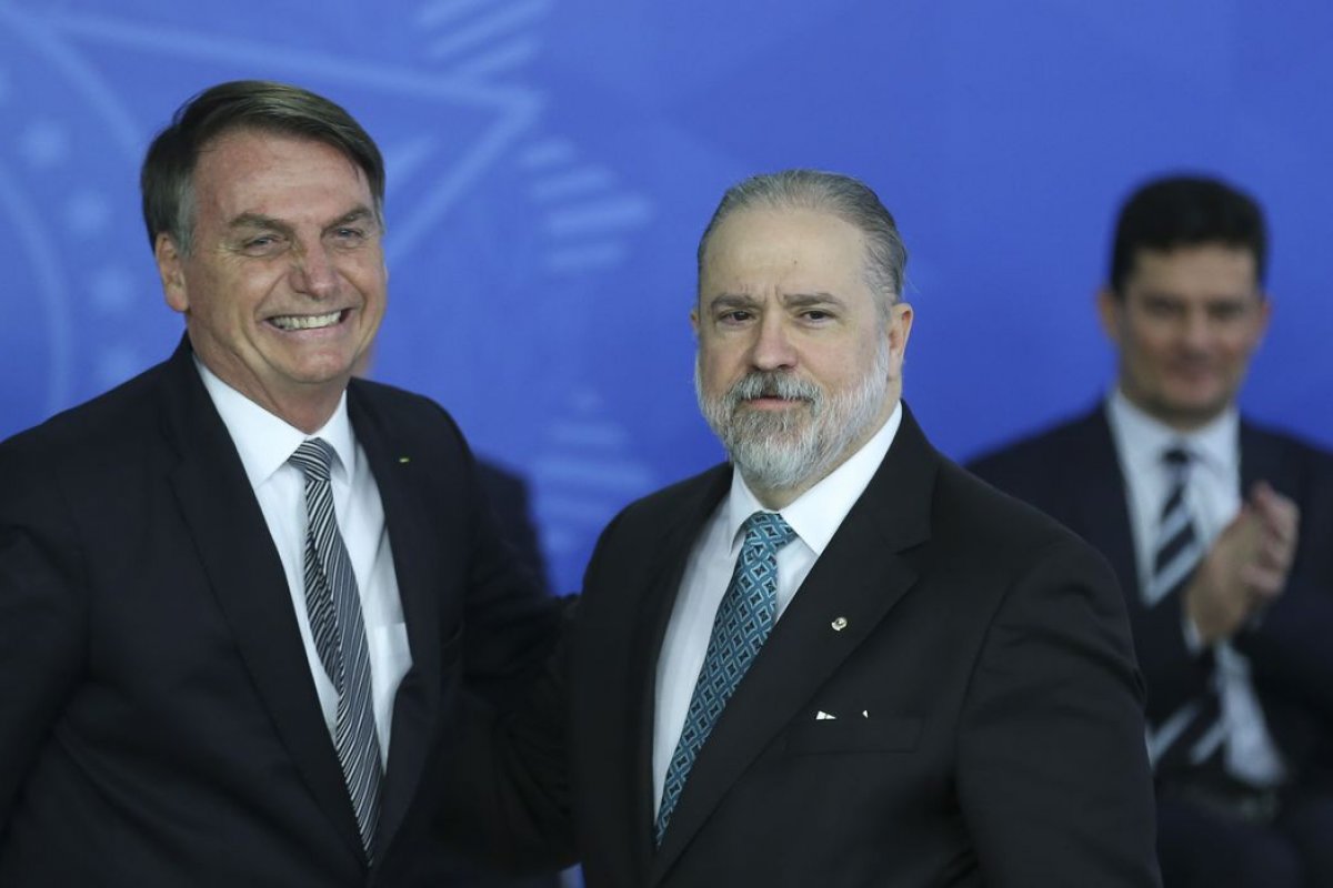 Aras pede arquivamento de queixa-crime de Ciro Gomes contra Bolsonaro