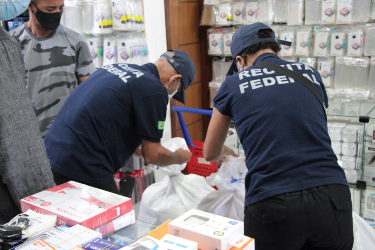 Operação da Polícia Civil e Receita Federal apreende produtos falsificados em Feira de Santana