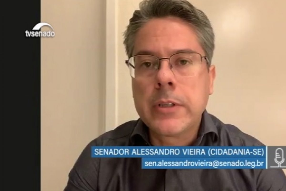 "Pode muito, mas ele não pode mudar a história", diz senador sobre julgamento do STF