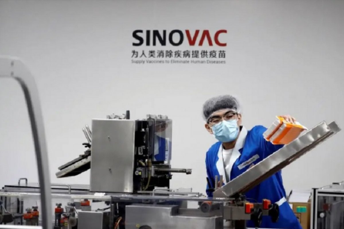 Conmebol afirma que doação de 50 mil doses de vacina da Sinovac foi "especialmente fabricado para futebol sul-americano"