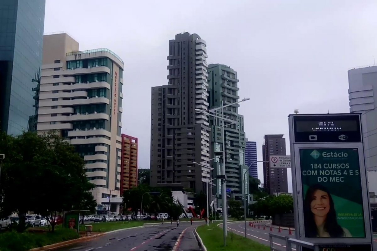 Em obras, Av. Magalhães Neto será interditada neste final de semana