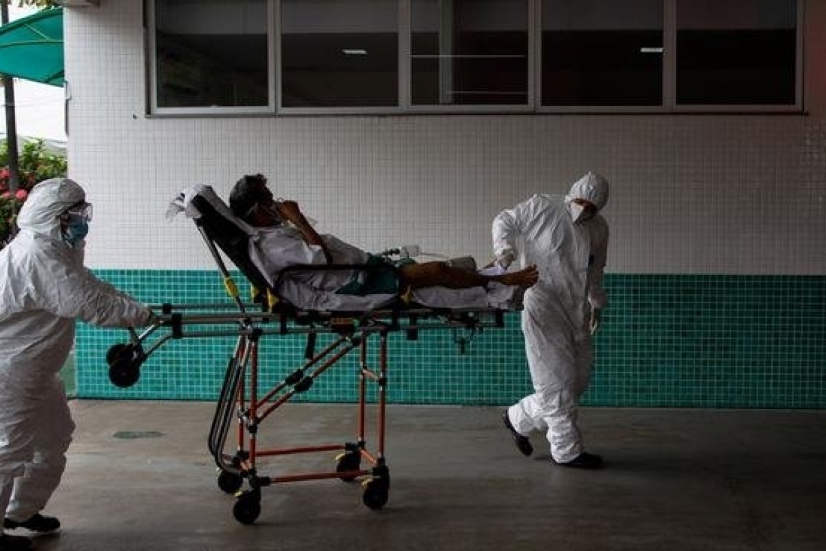 Treze pacientes com Covid-19 morrem em incêndio em hospital na Índia