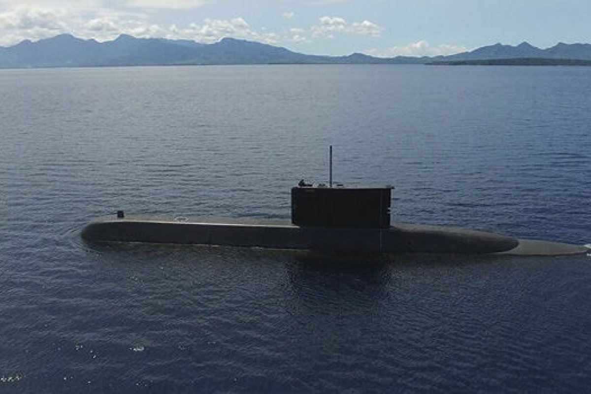 Objeto encontrado por equipes de buscas pode ser de submarino desaparecido na Indonésia