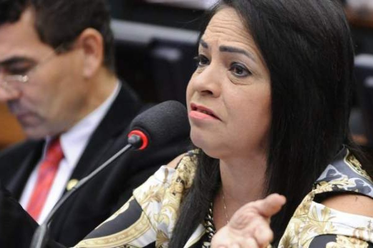 Moema diz que não descarta ser candidata á deputada federal