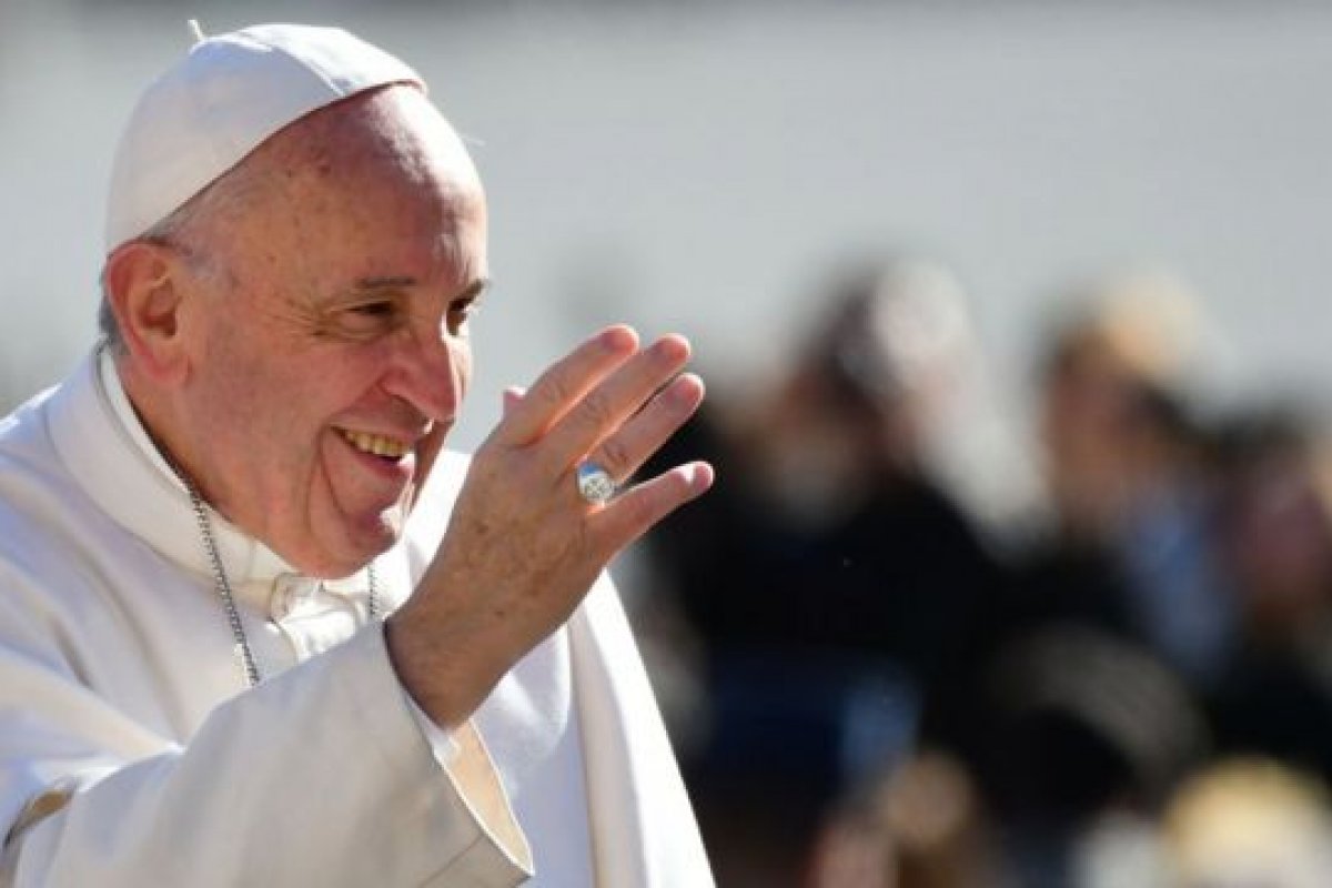 Grupo de sem-teto de Roma recebe vacina e visita do papa Francisco