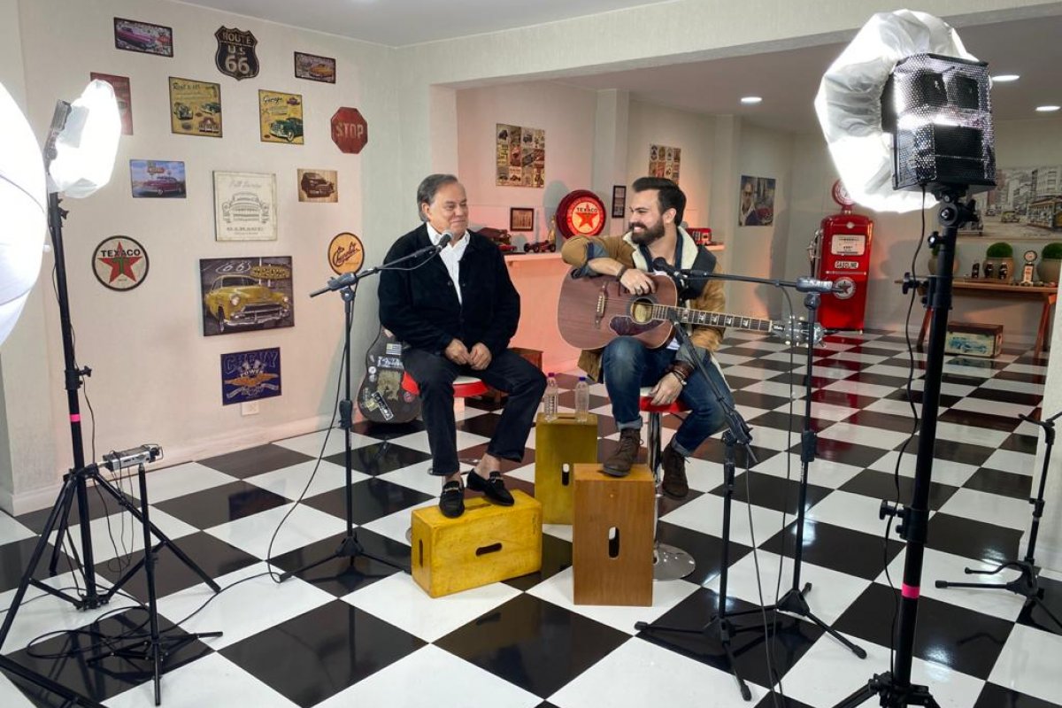 Intérprete da versão original, Ronnie Von cantará “O Carpinteiro” ao lado do filho neste domingo