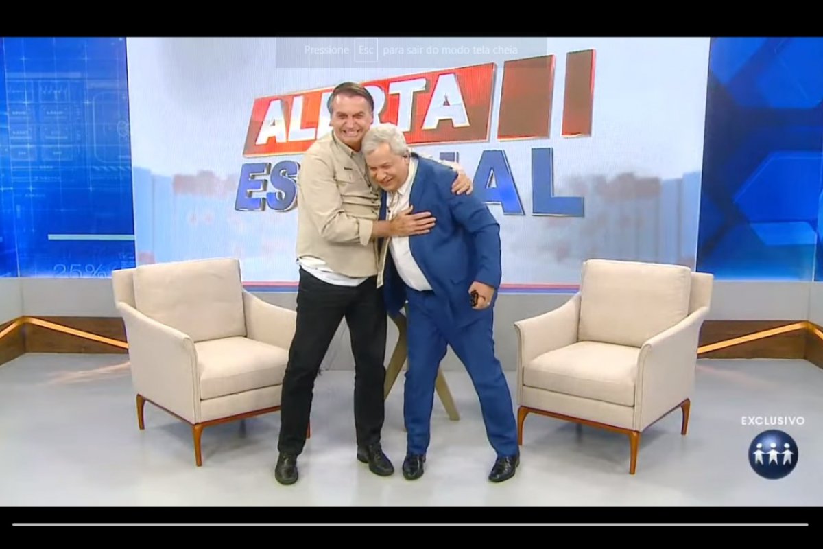 "Se tivermos problemas, vamos entrar em campo", afirma Bolsonaro sobre lockdown de governadores