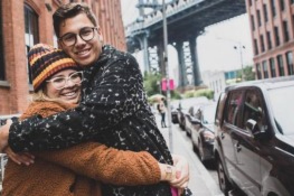 Marília Mendonça lança irmão caçula na música